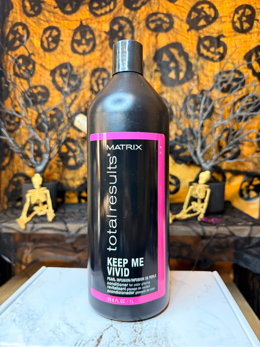 Matix Keep Me Vivid Conditioner - Black with Pink Trim